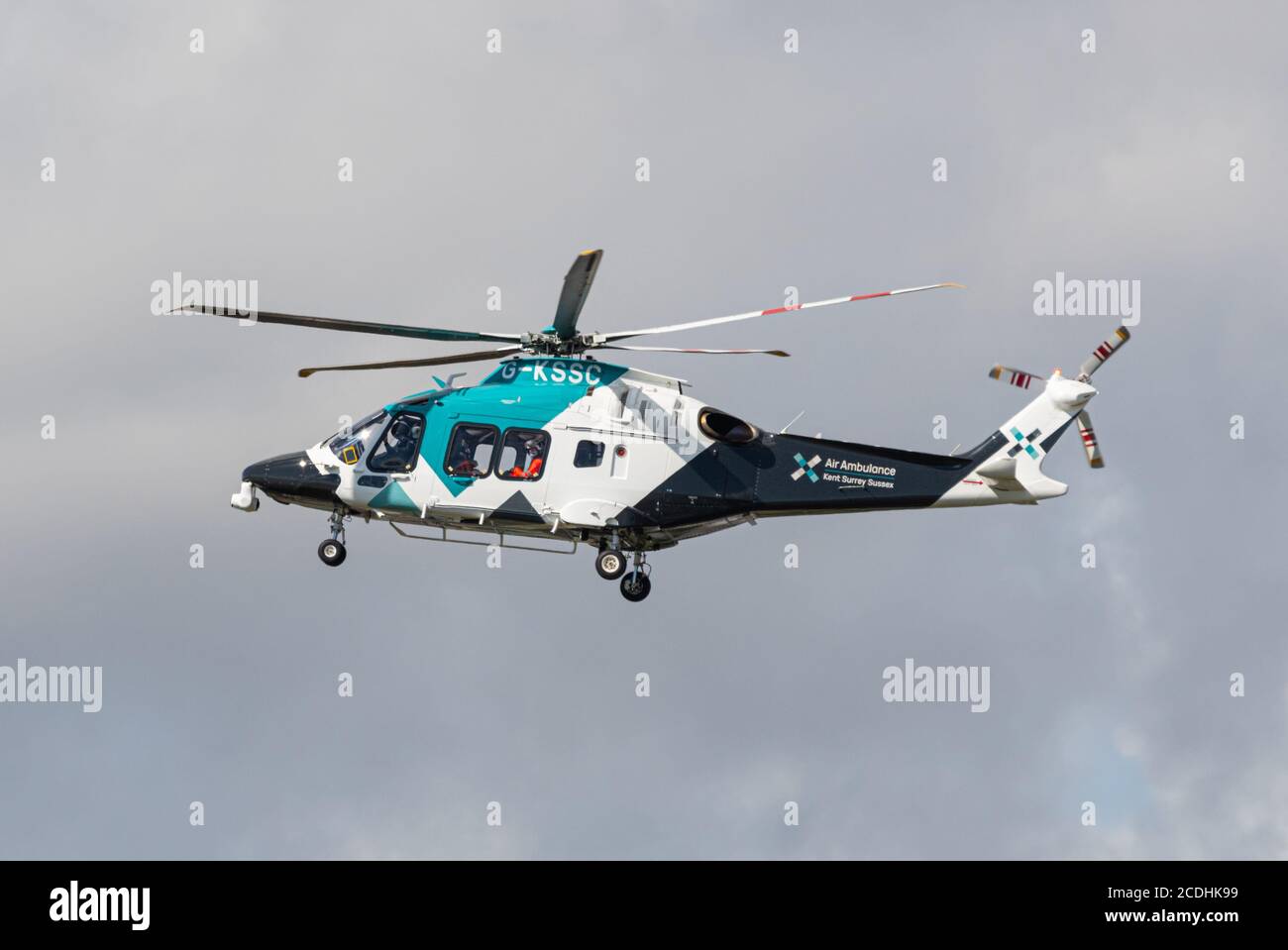 Helimed Air Ambulance für Kent, Surrey & Sussex, ein medizinischer Notfallhubschrauber, Registrierung G-KSSC, Modell AgustaWestland AW169 in England, UK. Stockfoto