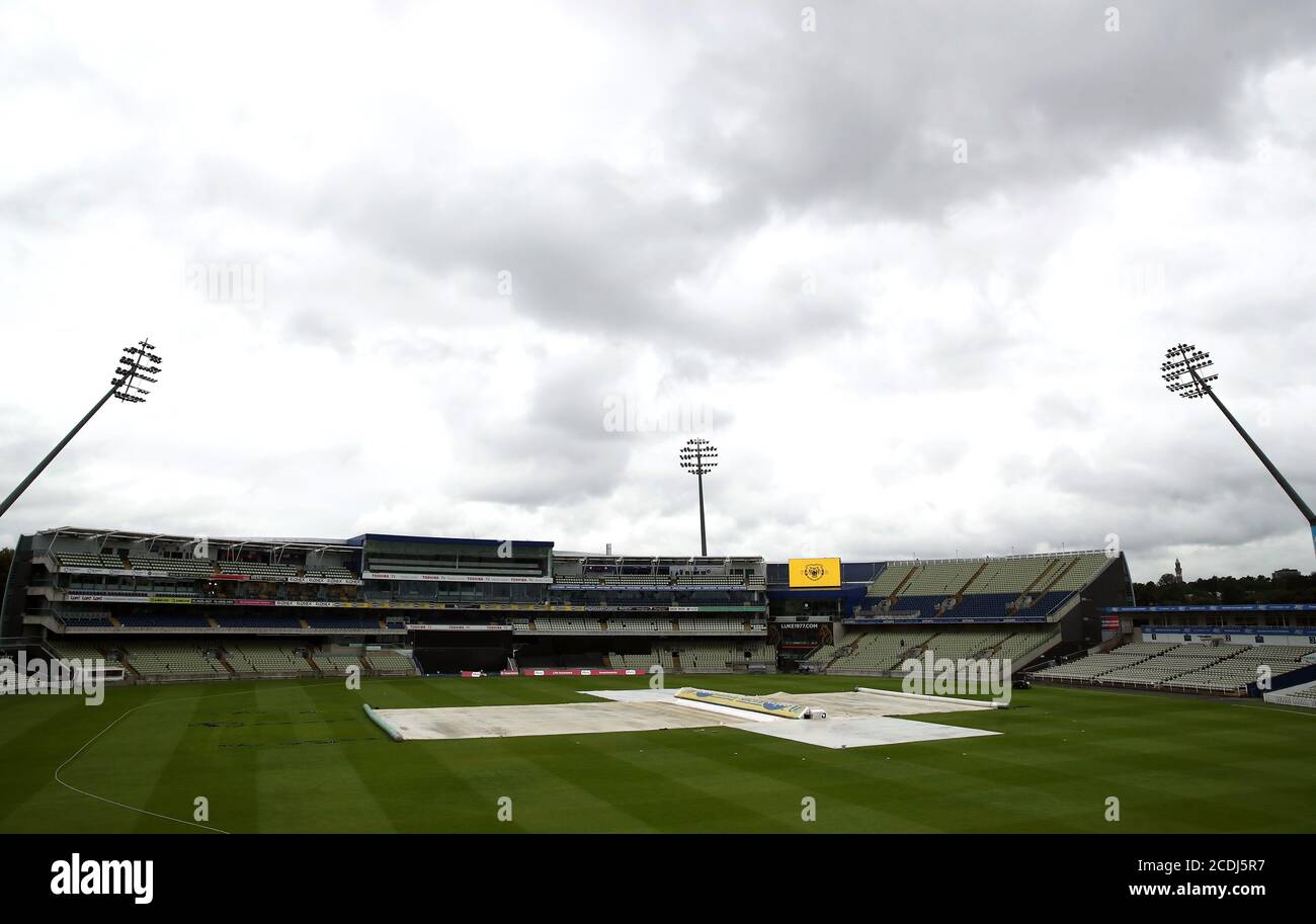 Gesamtansicht der Abdeckungen auf dem Feld vor dem Vitality T20 Blast Match in Edgbaston, Birmingham. Stockfoto