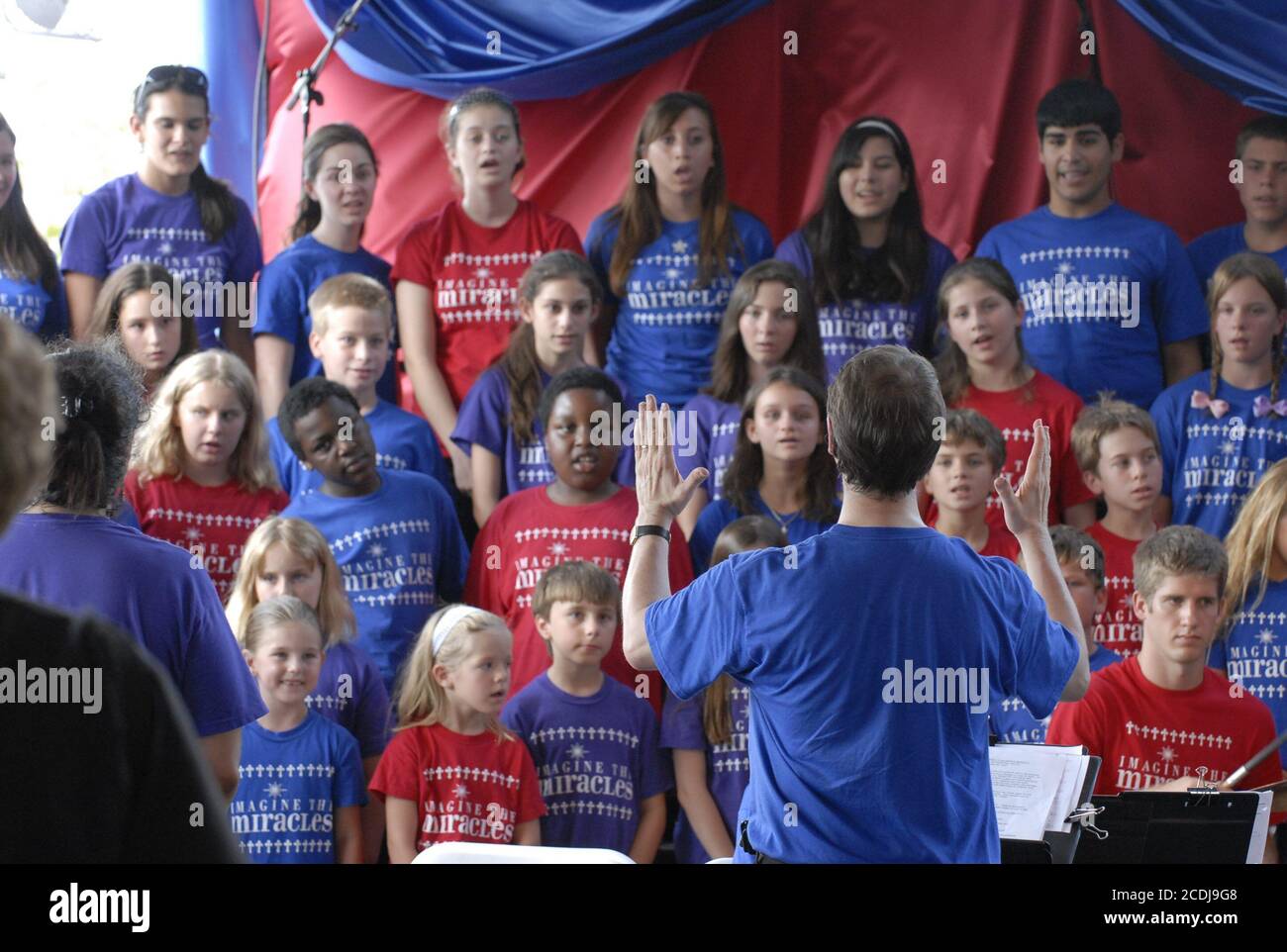 Austin, TX 26. Juni 2007: Kinderchor bei der Eröffnung des 200 Millionen US-Dollar teuren Dell Children's Medical Center in Austin, einem 500,000 Quadratmeter großen, hochmodernen Krankenhaus mit 24 Intensivpflegebetten und 170 Patientenzimmern. ©Bob Daemmrich Stockfoto