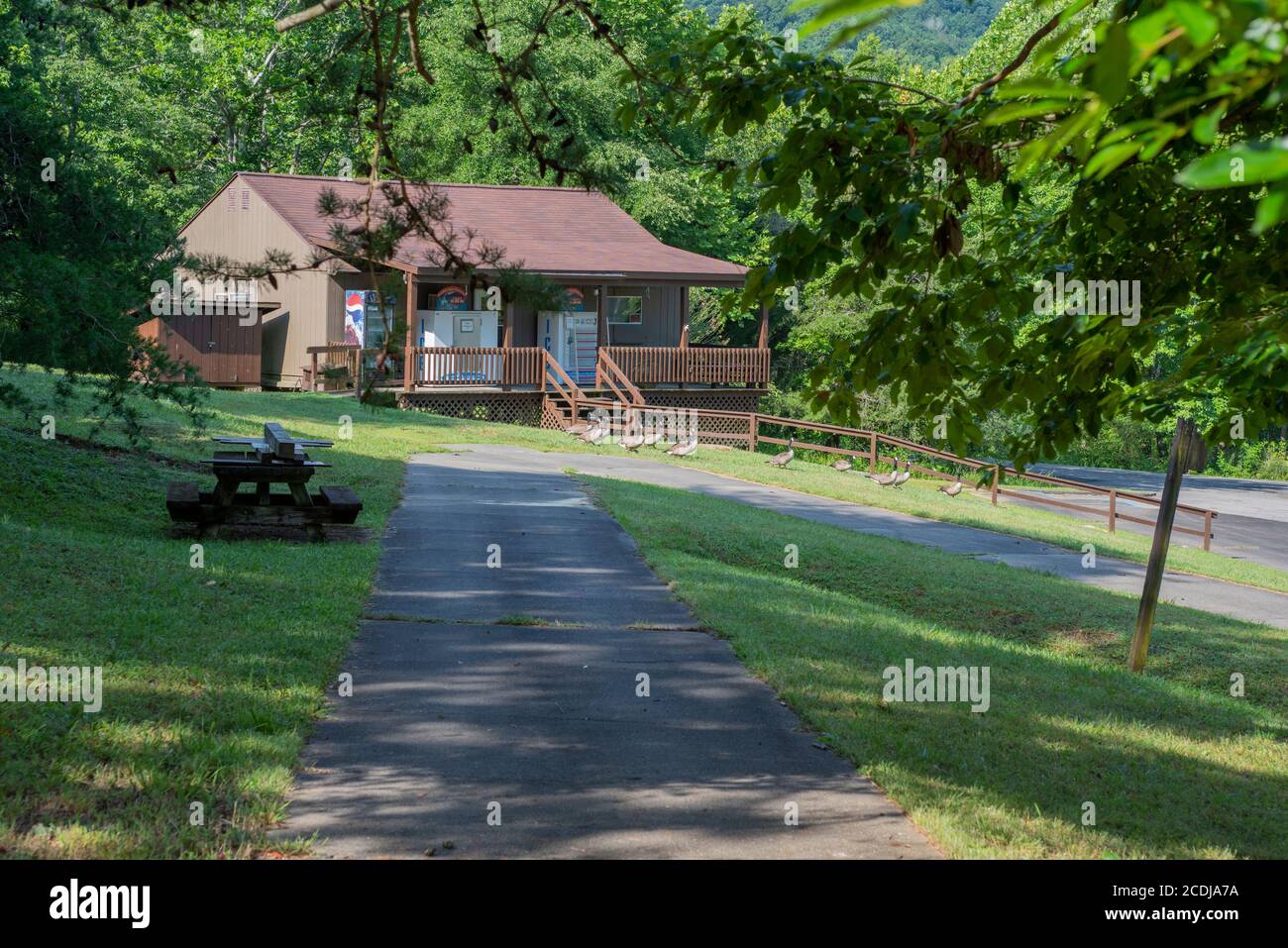 24-Stunden-Geschäft in einem nationalen Waldcampingplatz in Kentucky Stockfoto
