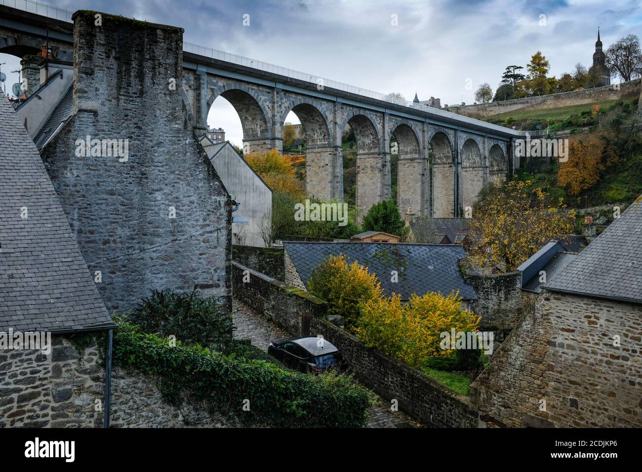 Der Port de Dinan Lanvallay Viadukt, Dinan, Bretagne, Frankreich. Stockfoto
