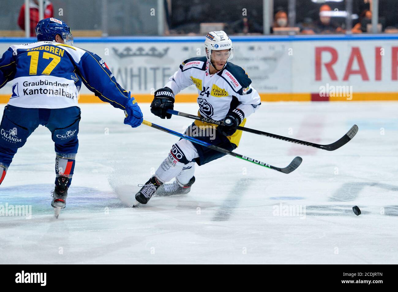 Biasca, Schweiz. August 2020. 28.08.2020, Biasca, Raiffeisen BiascArena, Trainingsspiel: HC Ambri-Piotta - HC Davos, #24 Elia Mazzolini (Ambri) Credit: SPP Sport Pressefoto. /Alamy Live Nachrichten Stockfoto