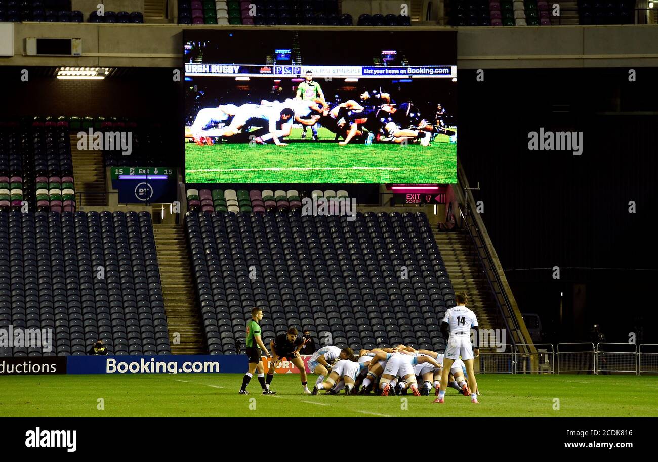 Edinburgh und Glasgow Warriors treten bei einem Scrum im Guinness PRO14 Spiel im BT Murrayfield, Edinburgh, an. Stockfoto