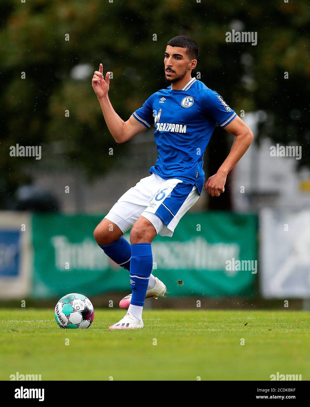 firo: 28.08.2020, Fußball, Testspiel, Saison 2020/2021, FC Schalke 04 - Aris Thessaloniki, Nassim Boujellab, FC Schalke 04, S04, Schalke, Individual Action, Einsatz weltweit Stockfoto