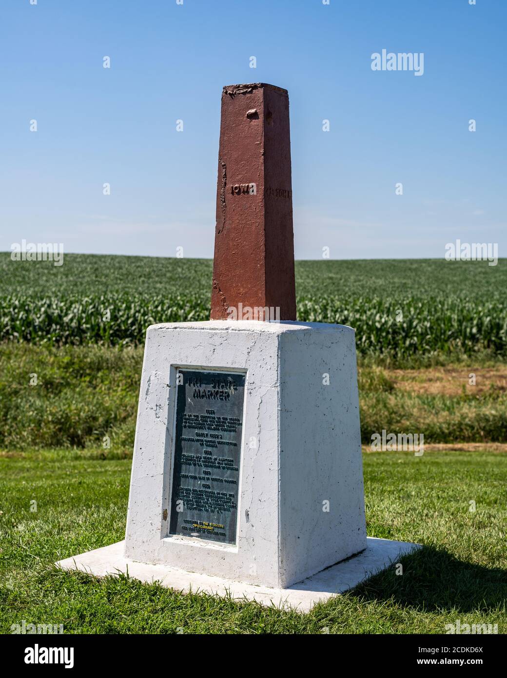 Tri-State Iron Post Historical Marker zwischen South Dakota, Minnesota und Iowa Stockfoto