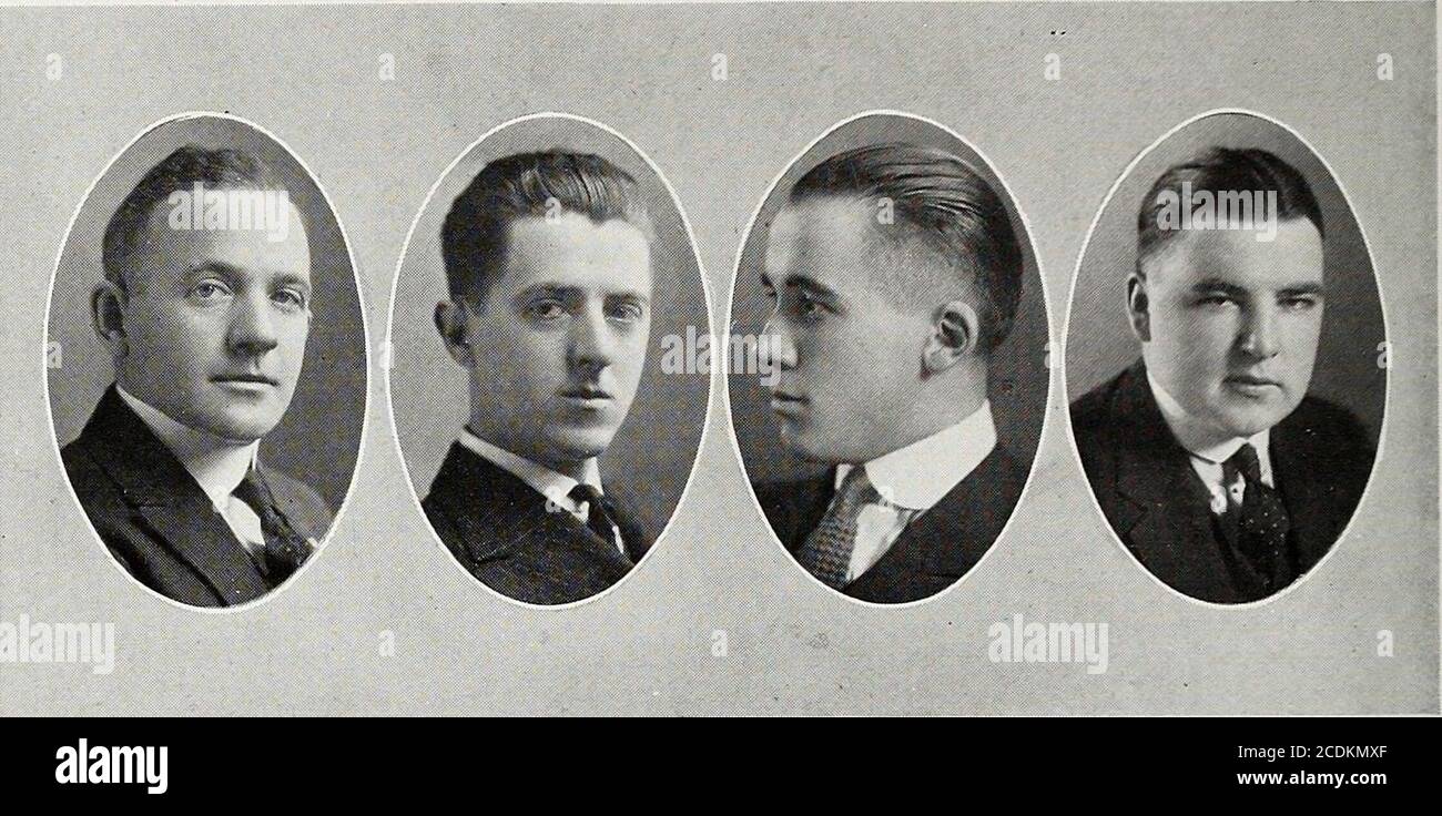 . Lehrplan . Fünfhundert Einundzwanzig- Zahnheilkunde. Senior Class Officers Walter M. Dewey.Robert B. HayEdger SwansonLeonard A. Peters.Leo J. Quinlan EDW. J. SCHAUF PräsidentenVizepräsident Sekretär Schatzmeister Historiker Prophet ExekutivausschussDale L. McKee, Ch. Alvin W. Highum Leslei L. Weise Samuel AL Rayfish Walter M. Dewey Picture Committee Ruben A. Larsen Edger Swanson Einladung AusschussRaymond J. Gates Neva Louise Romine EDW. a. Poliak Edwin E. Hall Senior Dance CommitteeR. Landess Lasater, Ch. Walter R. Johnson Graham F. Barker Harry W. Ala.thews fünfhundert zweiundzwanzig Zahnheilkunde-Klasse Stockfoto