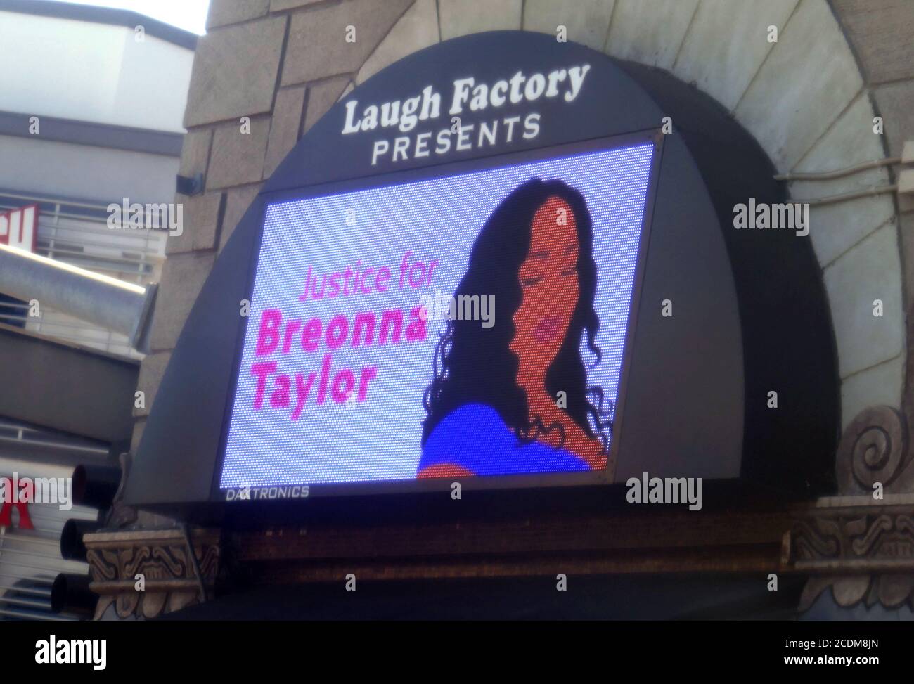 Los Angeles, Kalifornien, USA 26. August 2020 EIN allgemeiner Blick auf die Atmosphäre der Gerechtigkeit für Breonna Taylor Marquee in der Laugh Factory am Sunset Blvd am 26. August 2020 in Los Angeles, Kalifornien, USA. Foto von Barry King/Alamy Stockfoto Stockfoto