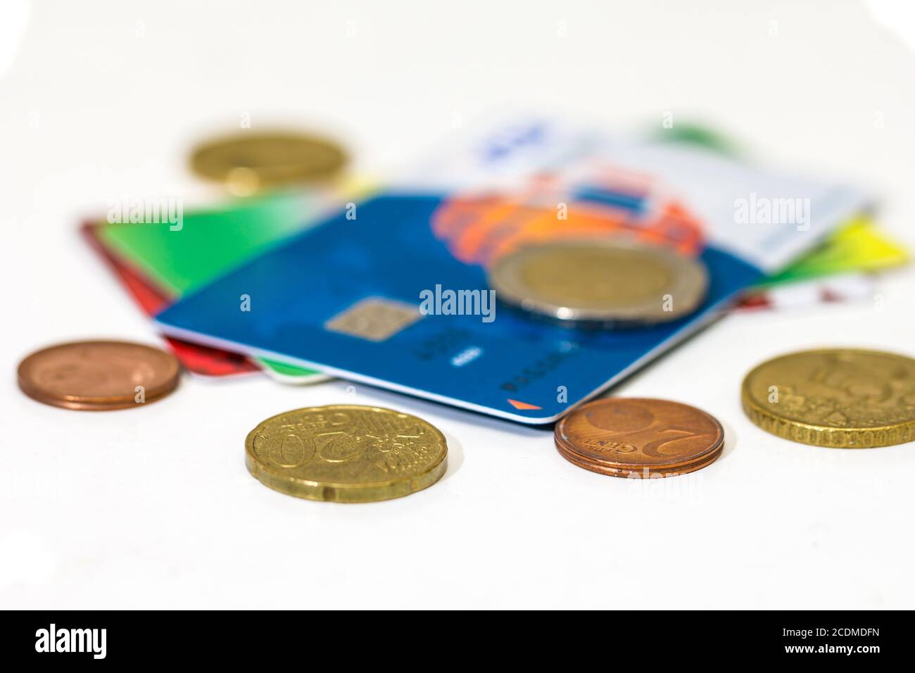 Geld Wachstumskonzept, wo kleine Münzen in einem Haufen wird größer und höher für jeden Stapel. Bank Kreditkarte Stockfoto