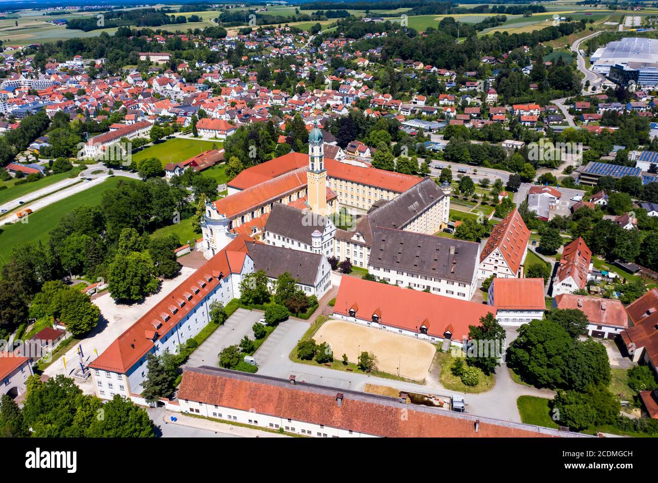 Luftbild, Kaiserliche Abtei, Kloster Ochsenhausen, mit St.  Georg-Klosterkirche, Ochsenhausen, Kreis Biberach, Oberschwaben  Stockfotografie - Alamy
