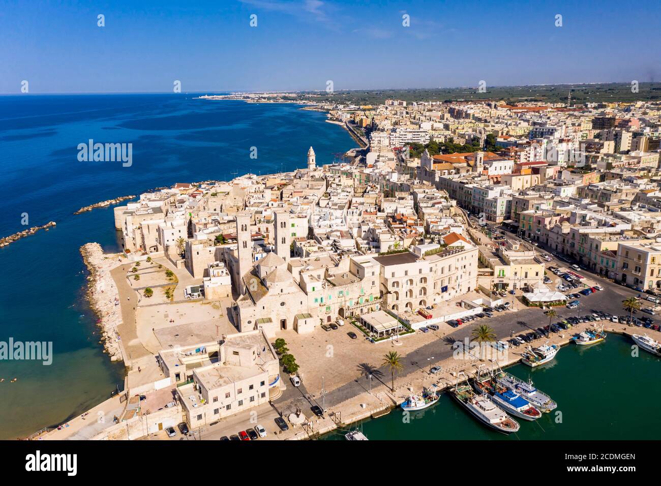 Luftaufnahme, Altstadt und Hafen, Dom Vecchio, San Corrado, Molfetta, Provinz Bari, Apulien, Italien Stockfoto