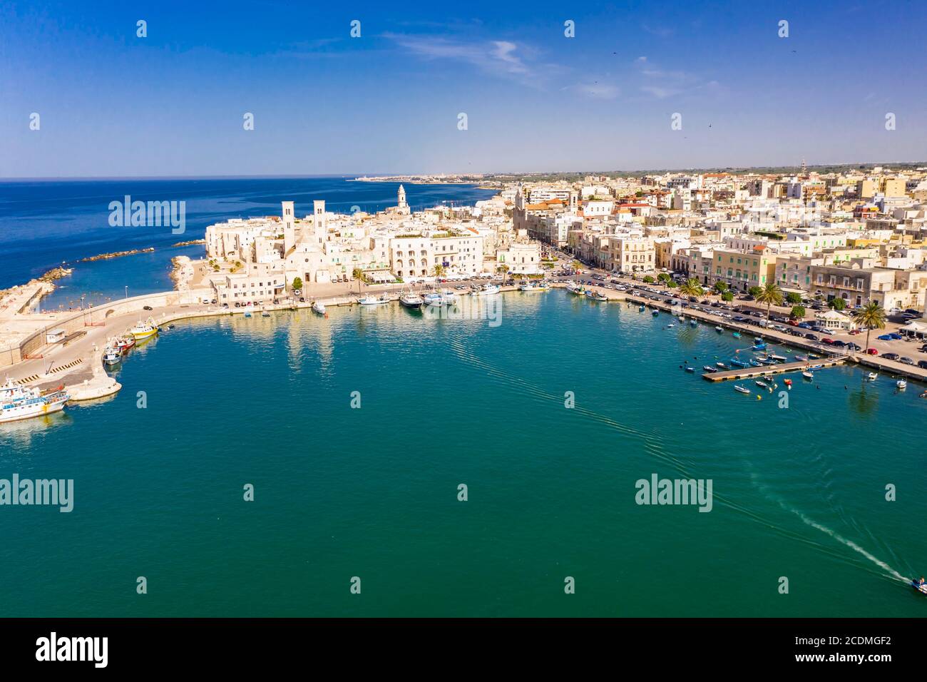 Luftaufnahme, Altstadt und Hafen, Dom Vecchio, San Corrado, Molfetta, Provinz Bari, Apulien, Italien Stockfoto