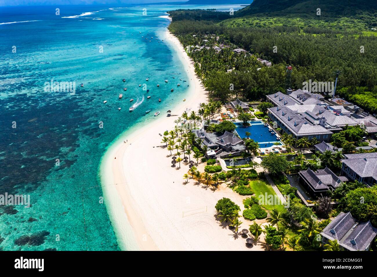 Luftaufnahme, Berg le Morne, mit Luxushotel LUX Le Morne Resort, Mauritius, Afrika Stockfoto