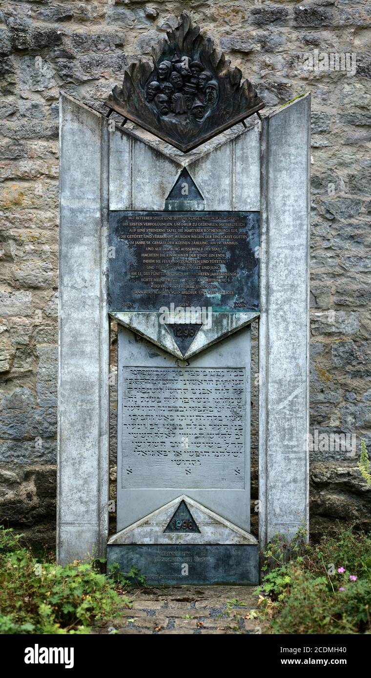Progromstein der Blasius-Kapelle, in Erinnerung an das sogenannte Rintfleisch-Progrom, Rothenburg ob der Tauber, Franken, Bayern, Deutschland Stockfoto