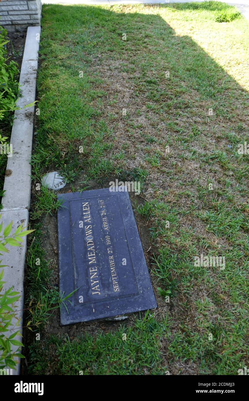 Los Angeles, Kalifornien, USA 28. August 2020 EIN allgemeiner Blick auf die Atmosphäre der Schauspielerin Jayne Meadows Grave und des Ehemanns Komiker Steve Allen's Grave (unmarkiert) im Forest Lawn Memorial Park Hollywood Hills am 28. August 2020 in Los Angeles, Kalifornien, USA. Foto von Barry King/Alamy Stockfoto Stockfoto