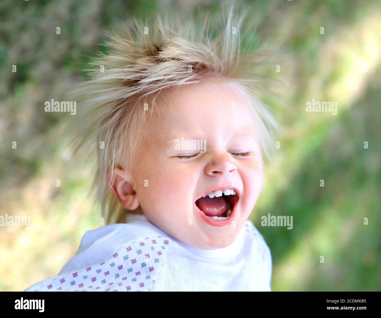 Happy Baby Boy im Freien Stockfoto