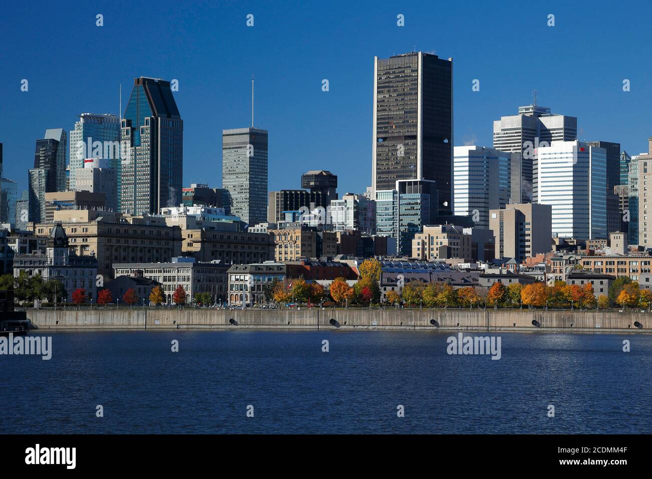 Der alte Hafen mit Skyline, Montreal, Provinz Quebec, Kanada Stockfoto