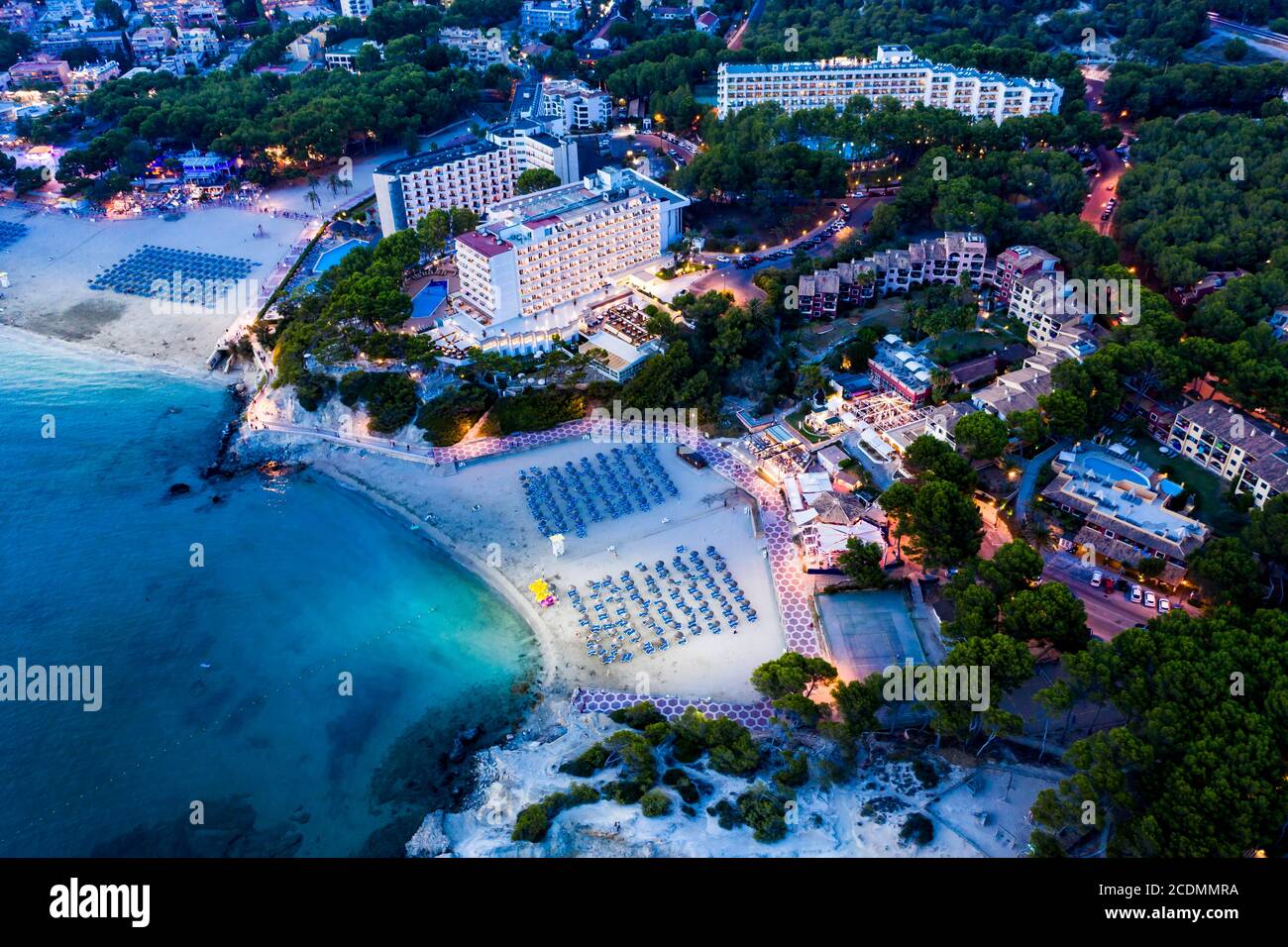 Luftaufnahme, Blick auf Paguera mit Hotels und Strände, Costa de la Calma, Caliva region, Mallorca, Balearen, Spanien Stockfoto