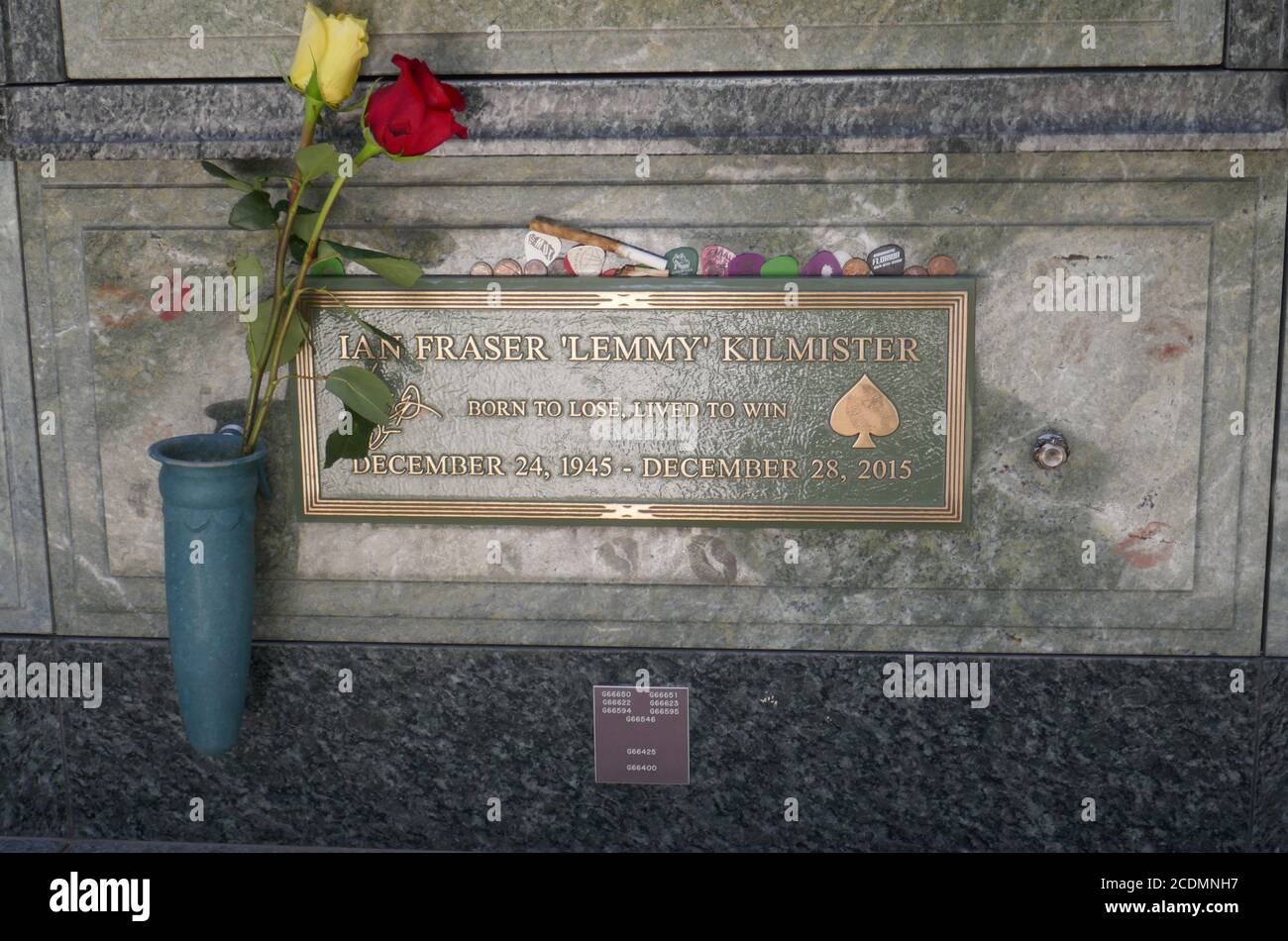 Los Angeles, Kalifornien, USA 28. August 2020 EIN allgemeiner Blick auf die Atmosphäre von Ian Fraser 'Lemmy' Kilmisters Grab am 28. August 2020 im Forest Lawn Memorial Park in Los Angeles, Kalifornien, USA. Foto von Barry King/Alamy Stockfoto Stockfoto