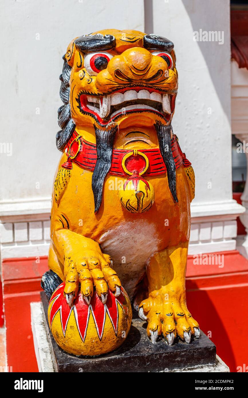 Shishi Wächter Löwe am chinesischen buddhistischen Tempel Vihara Amurya Bhumi Blahbatuh. Kemenuh, Gianyar, Bali, Indonesien. Stockfoto