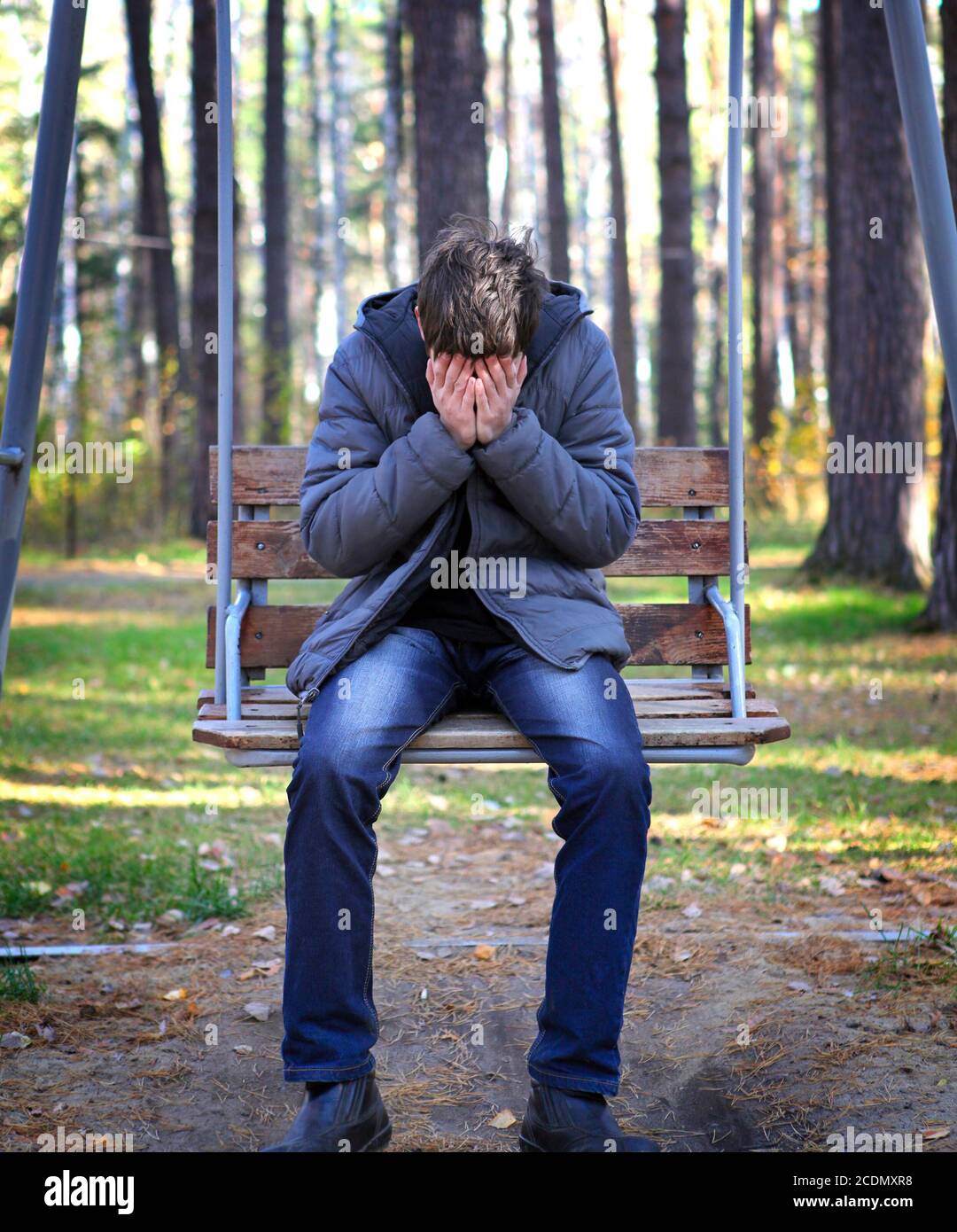 Trauriger junger mann Fotos und Bildmaterial in hoher Auflösung Alamy