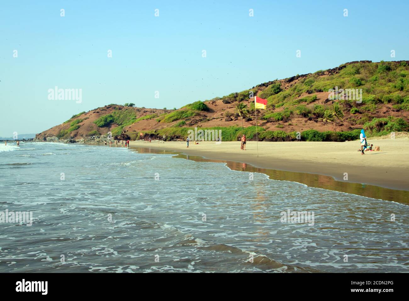 Goa, Indien - 20. Februar 2013: Blick auf den Strand von Vagator Stockfoto