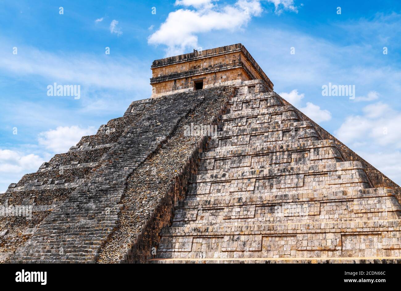 Die maya Tempel Pyramide von Kukulkan oder El Castillo in Chichen Itza, Yucatan, Mexiko. Stockfoto