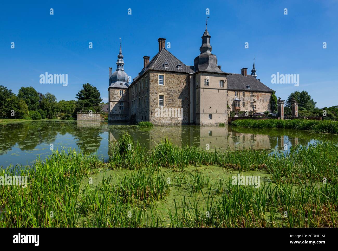 D-Dorsten, D-Dorsten-Lembeck, Lippe, Ruhrgebiet, Naturpark hohe Mark Westmünsterland, Münsterland, Westfalen, Nordrhein-Westfalen, NRW, Schloss Lembeck, Wasserschloss, Barock, Schlosspark, Barockgärten, englischer Landschaftsgarten, Graben Stockfoto