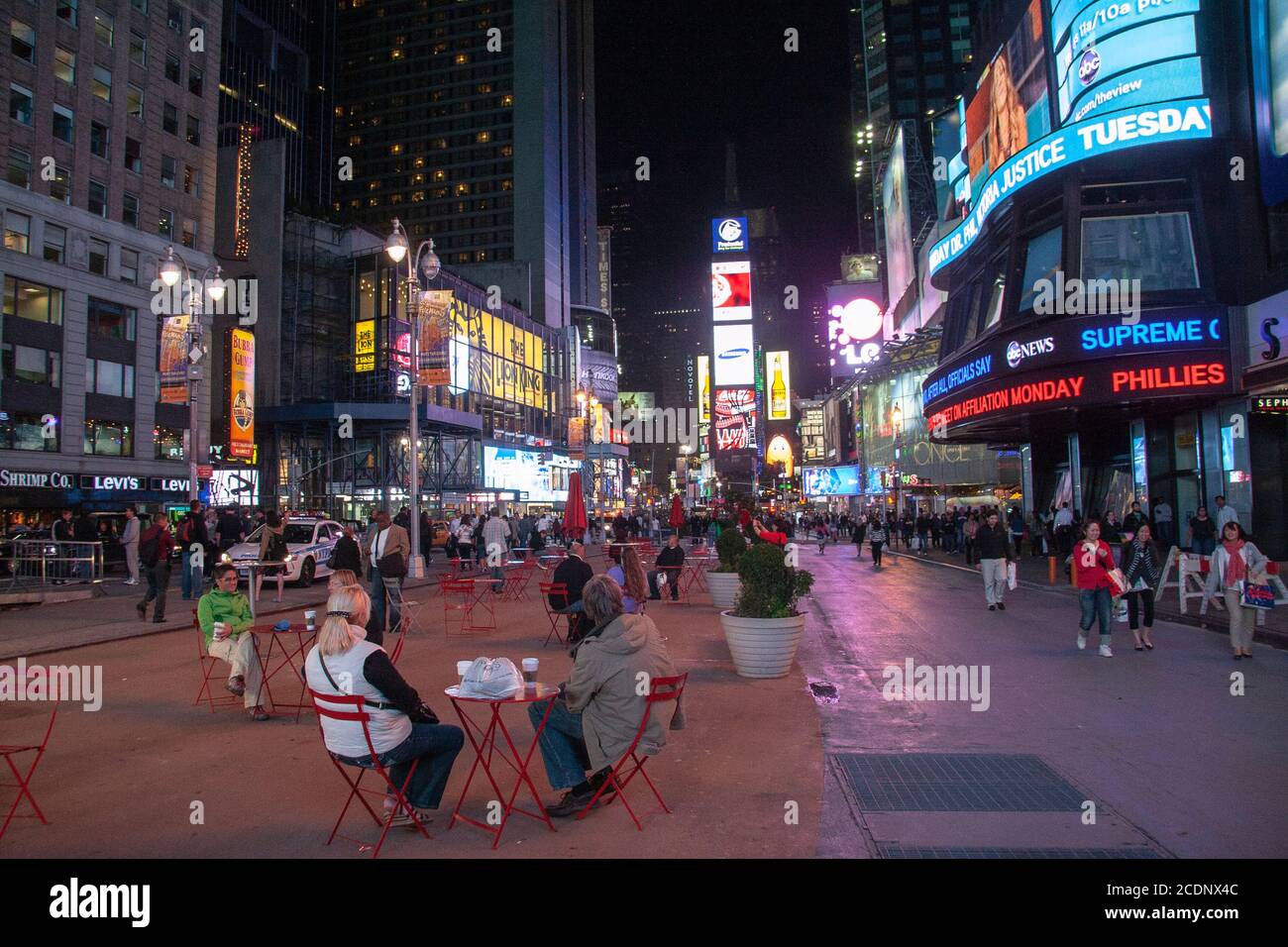 Times Square in New York bei Nacht Stockfoto