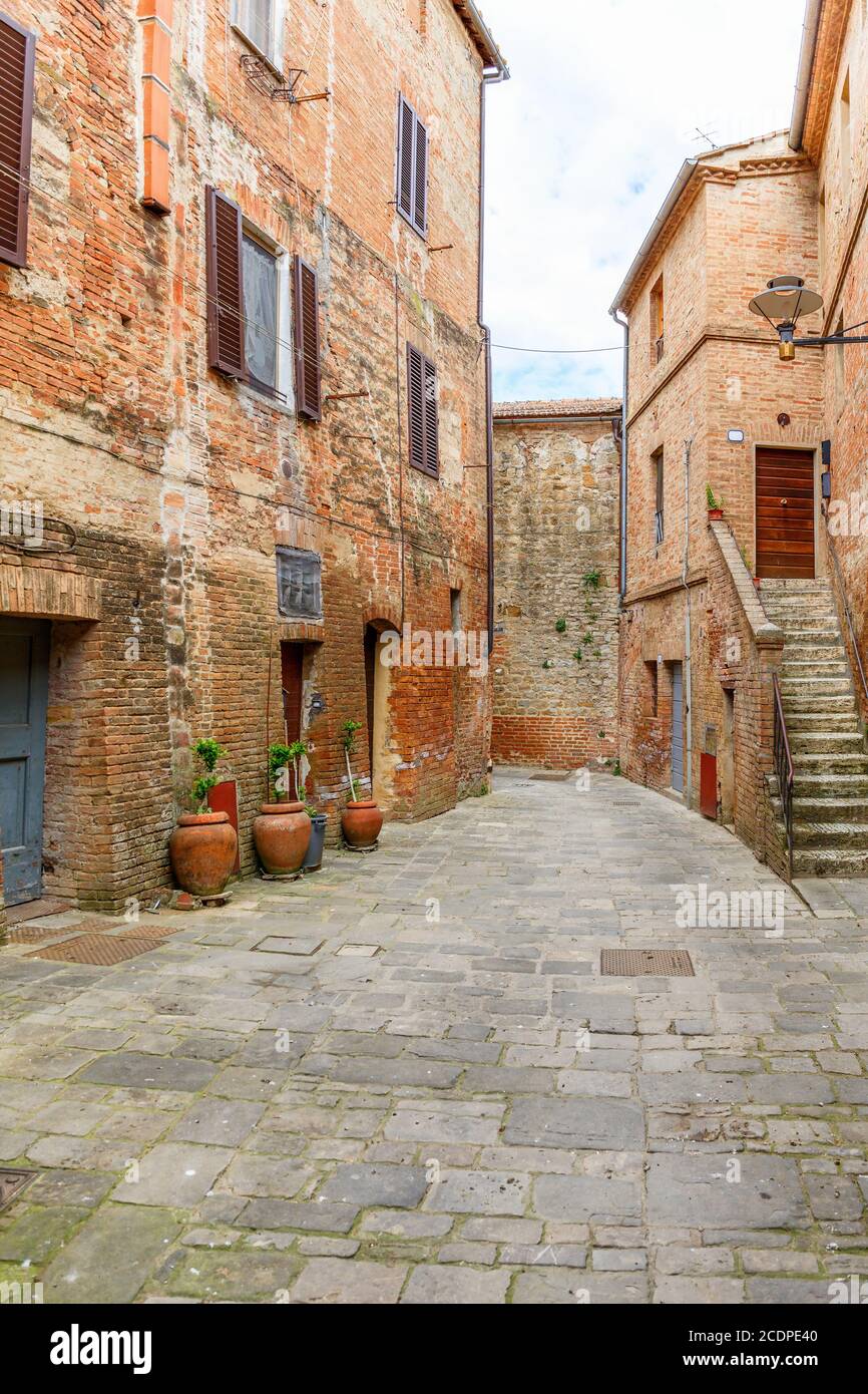 Hinterhof in einem italienischen Dorf Stockfoto