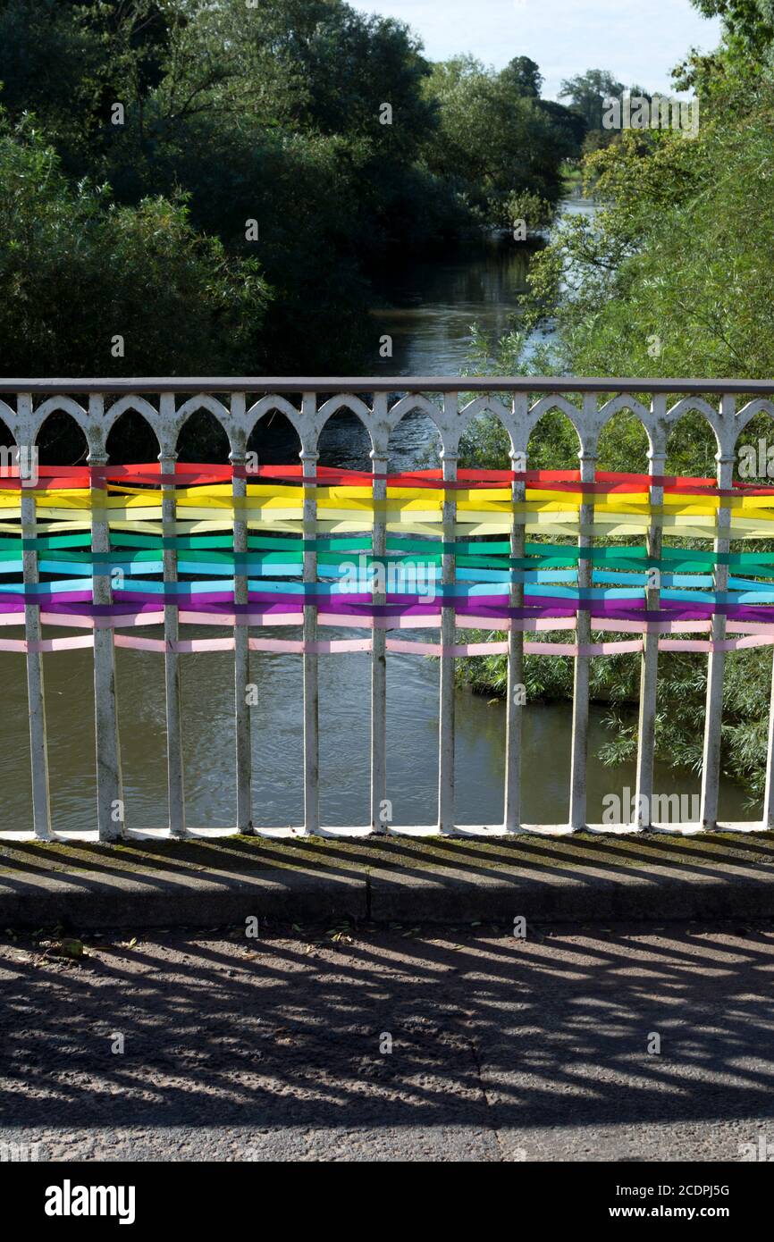 Rainbow Tonband auf Hampton Lucy Bridge, Hampton Lucy, Warwickshire, England, Großbritannien Stockfoto