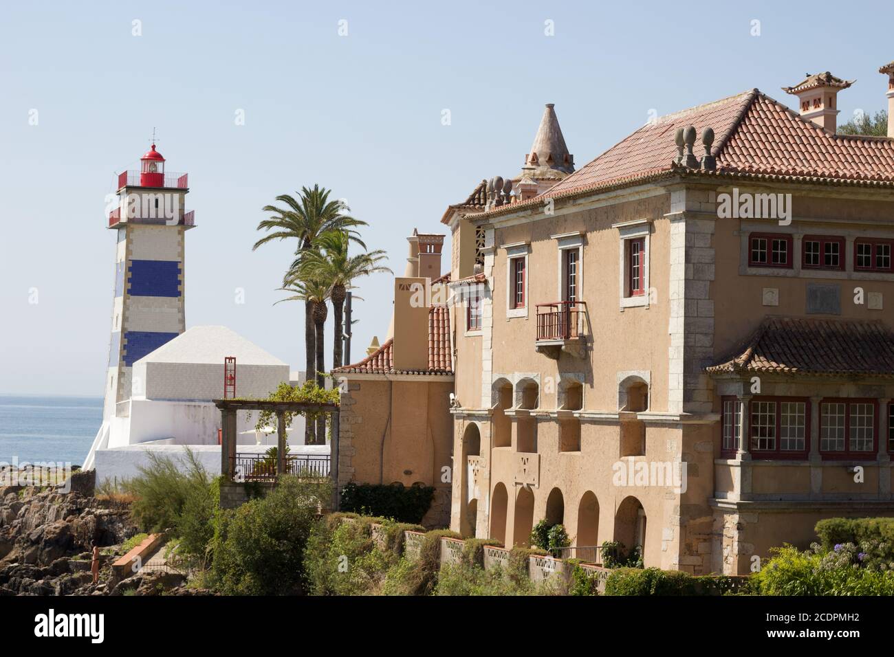 Leuchtturm und Schloss in Cascais, Portugal Stockfoto