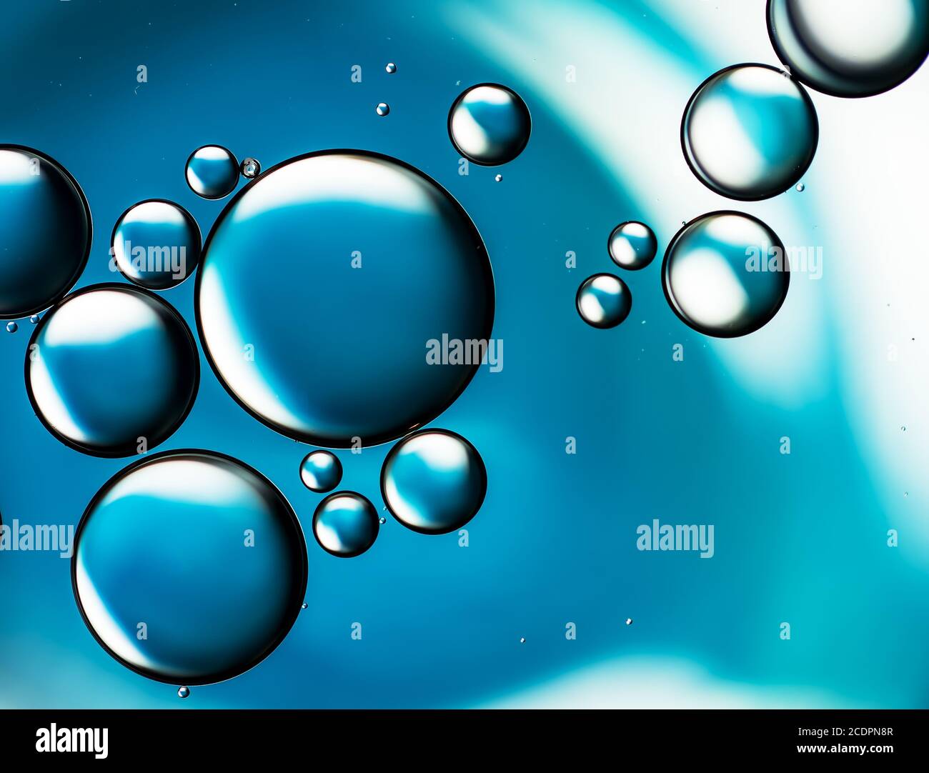 Wasserblasen Hintergrund, blaues abstraktes Licht Stockfoto