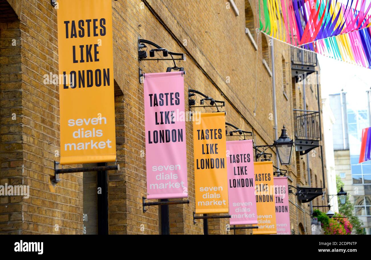 London, England, Großbritannien. „Tastes Like London“-Banner, Seven Dials Market, in der Nähe von Covent Garden Stockfoto