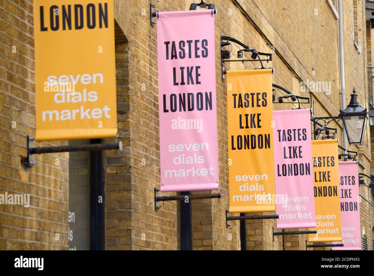 London, England, Großbritannien. "Schmeckt wie London Banner in 7 Dials, in der Nähe von Covent Garden Stockfoto