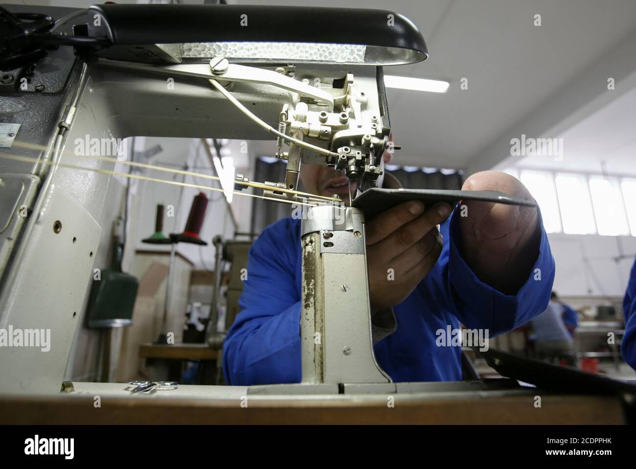 Arm amputierte Arbeit in einer Fabrik Stockfoto