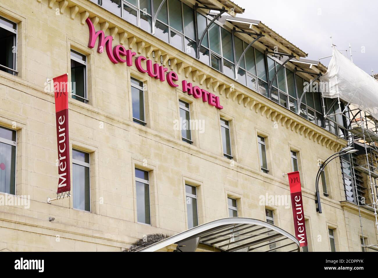 Bordeaux , Aquitaine / Frankreich - 08 25 2020 : mercure Hotel Text und Schild Logo an großer Gebäudefassade in der Stadt Stockfoto