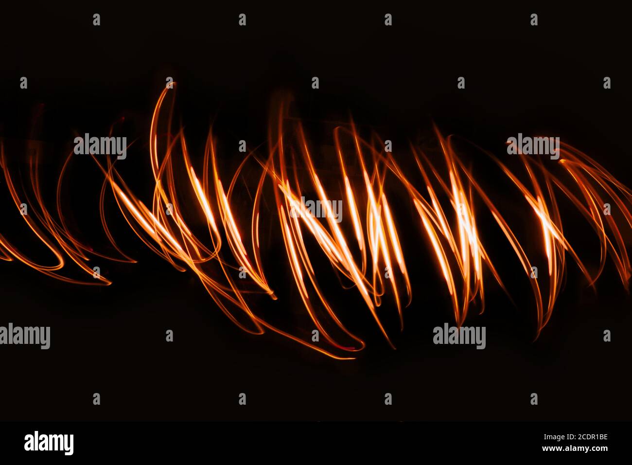 Futuristische Overlay Lichtmuster.Abstrakte Neonlichter Spuren in den schwarzen Hintergrund. Stockfoto