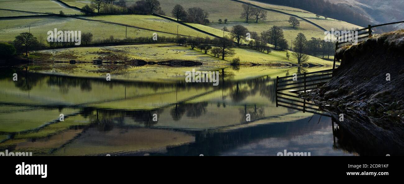 Reflexionen über ladybower Reservior Stockfoto