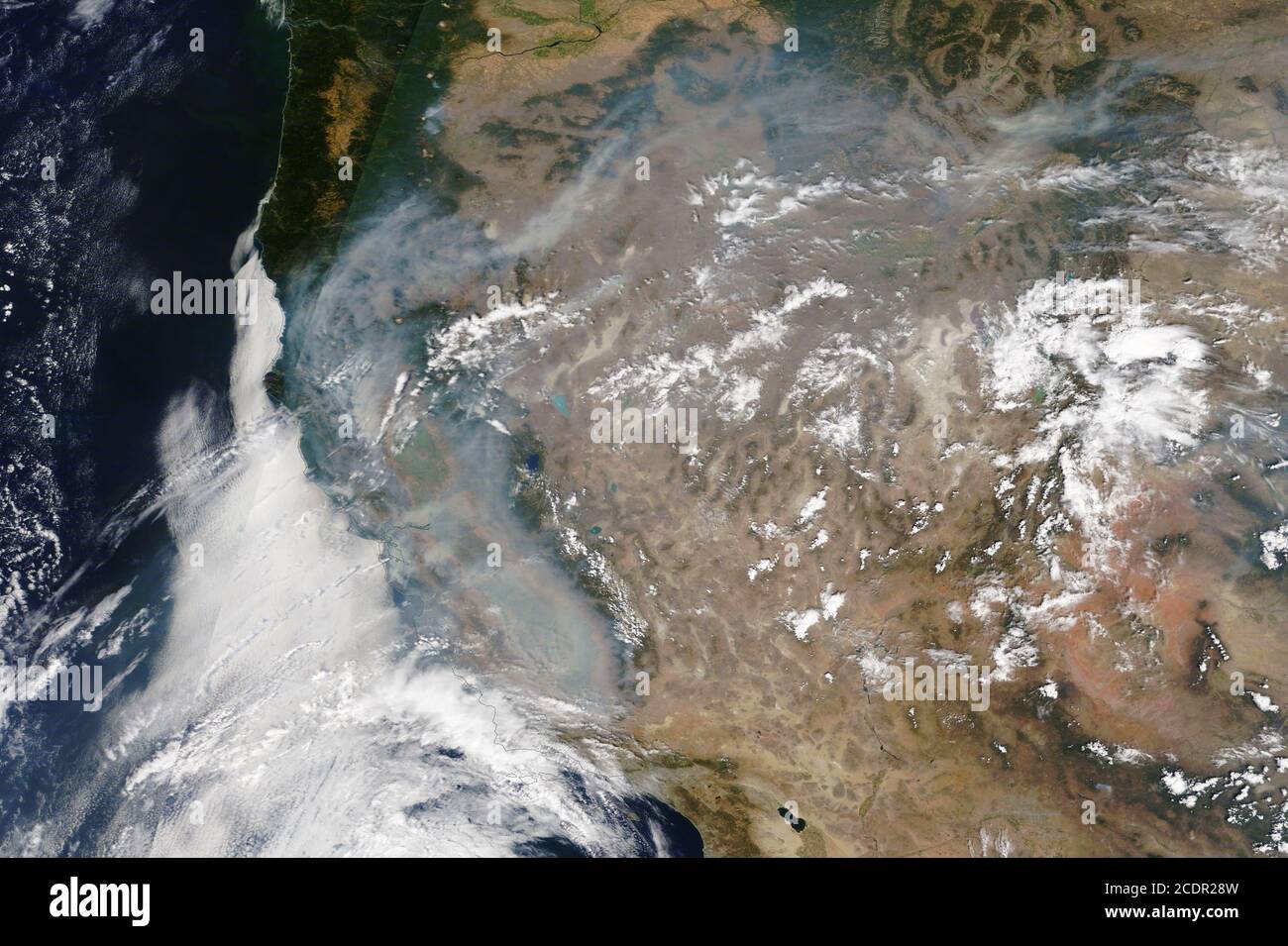 KALIFORNIEN, USA - 23. August 2020 - zahlreiche Waldbrände werden von den NASA MODIS-Satelliten am 23. August 2020 verbrannt. Es ist eines der größten Wildfis Stockfoto
