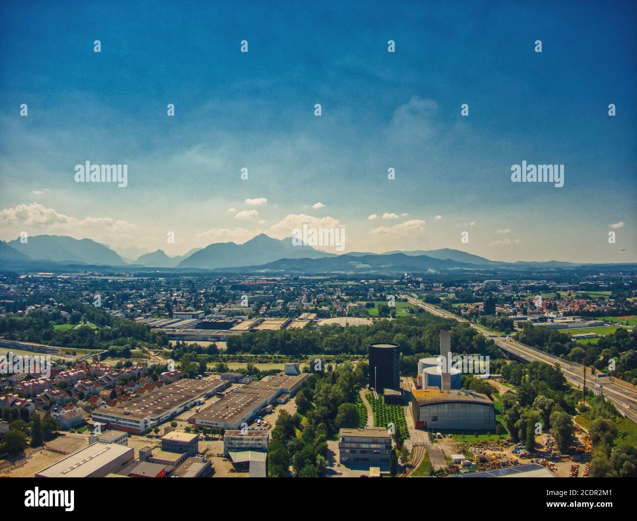 Salzburger Luftaufnahme der Berge im Sommer Stockfoto