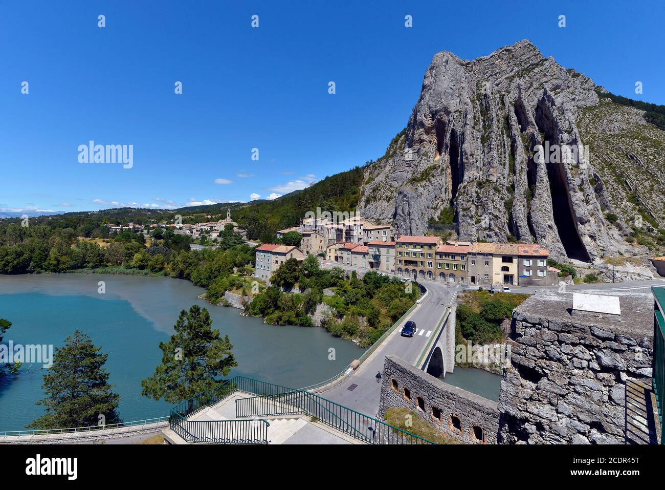 Sisteron auf dem Baume-Felsen am Ufer der Durance. Sisteron ist eine Gemeinde im Département Alpes-de-Haute-Provence in Frankreich Stockfoto