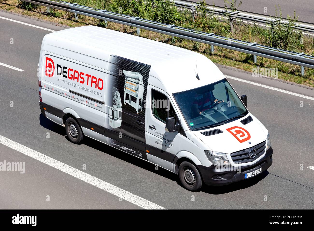 Degastro Mercedes-Benz Sprinter Transporter auf der Autobahn. Stockfoto