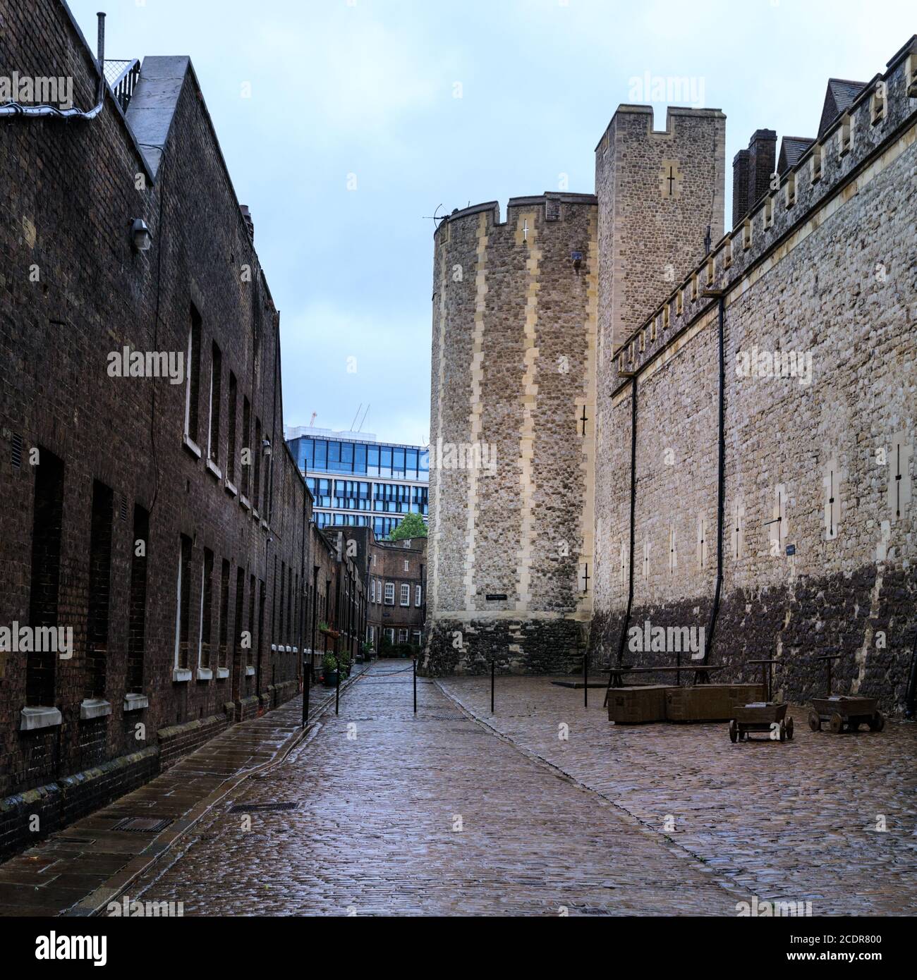 Tower of London Gebäude und Gasse, her Majesty's Royal Palace und Fortress of the Tower of London, historische Burg an der Themse, London, Großbritannien Stockfoto