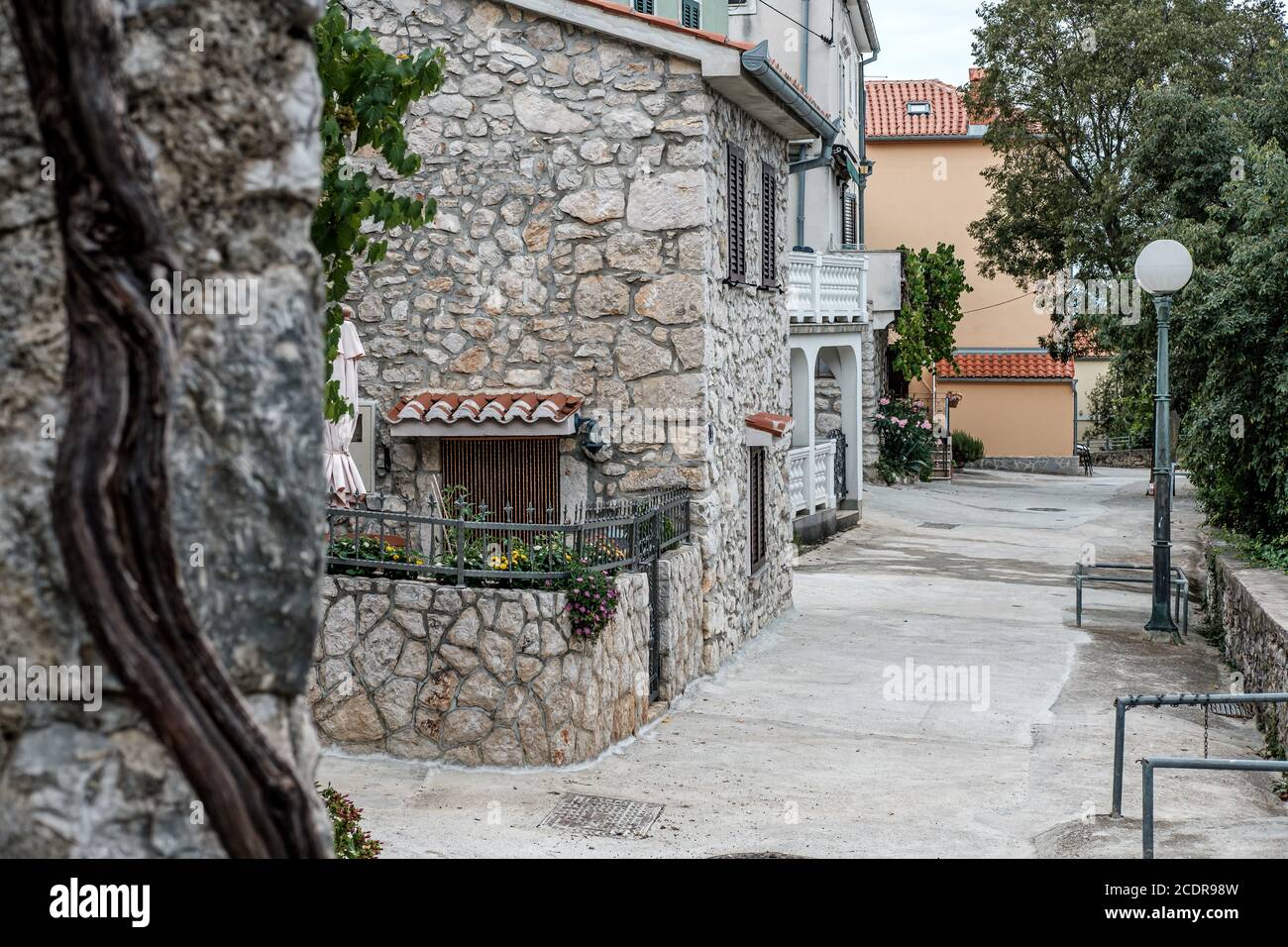 Straßen von Omisalj, Insel Krk, Kroatien Stockfoto
