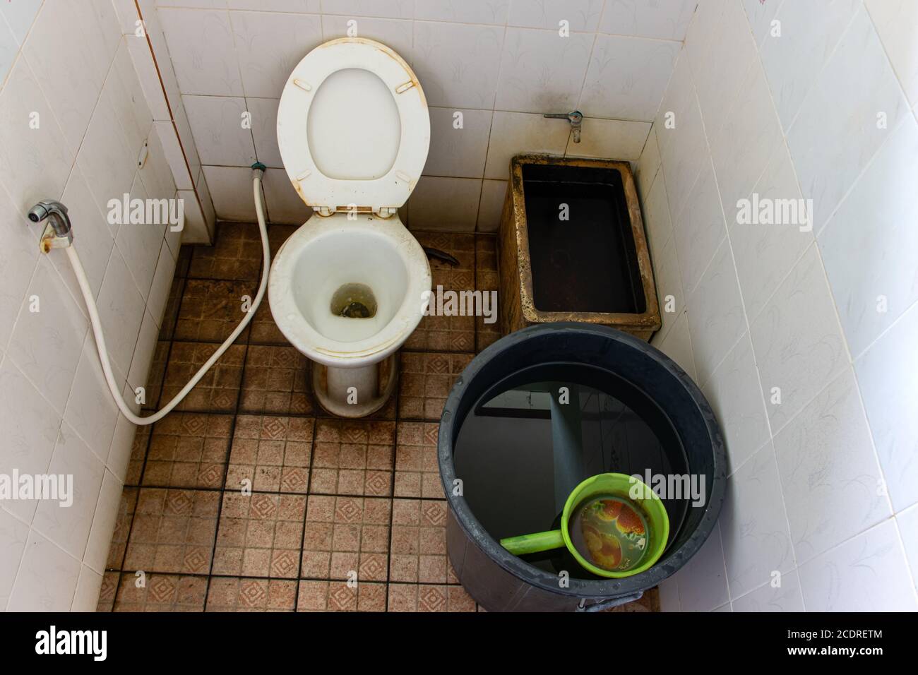Alte Toilettenschüssel In Stockfotos und -bilder Kaufen - Alamy