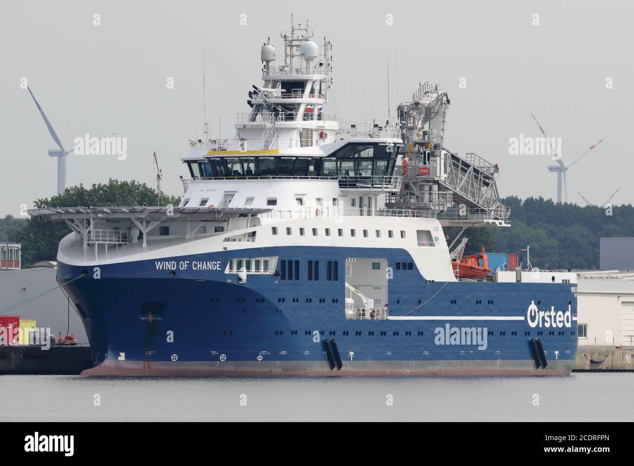 Das Offshore-Versorgungsschiff Wind of Change wird am 1. August 2020 im Hafen von Emden sein. Stockfoto