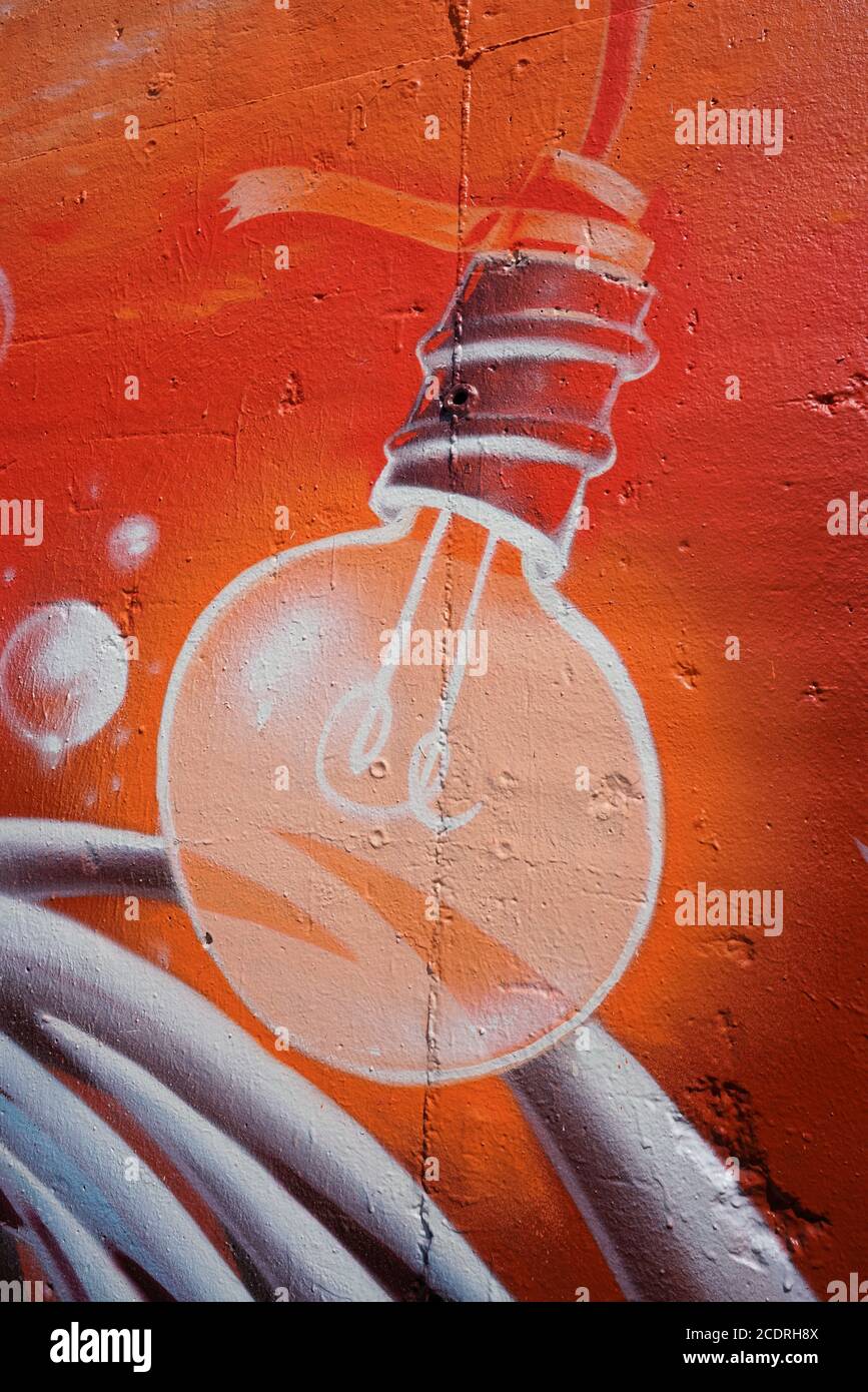 Glühbirne als Detail eines Graffiti auf einem Wand Stockfoto