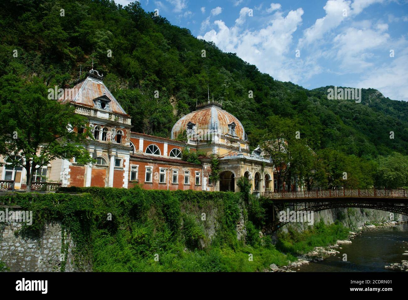 Die österreichischen Kaiserthermen, oder Baile Neptune, ist ein verlassene historische Spa-Komplex im Thermalbad von Baile Herculane, Rumänien. Stockfoto