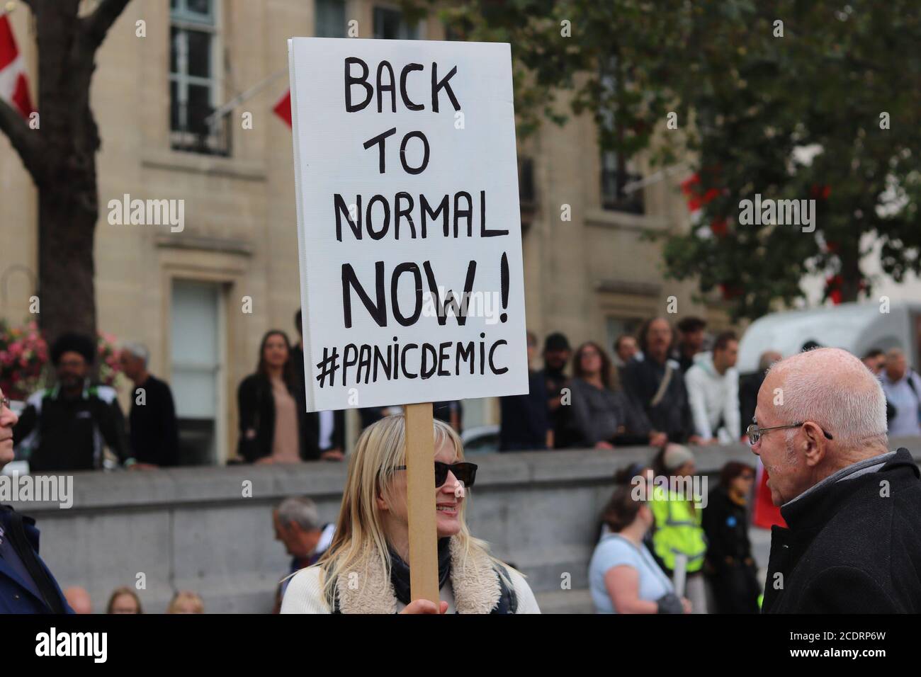 LONDON, ENGLAND, AUGUST 29 2020, Tausende von Anti-Maske-Demonstranten versammeln sich auf dem Trafalger Square gegen Lockdown-Beschränkungen, Maskenverschleißschutz und Impfvorschläge (Quelle: Lucy North) Quelle: MI News & Sport /Alamy Live News Stockfoto