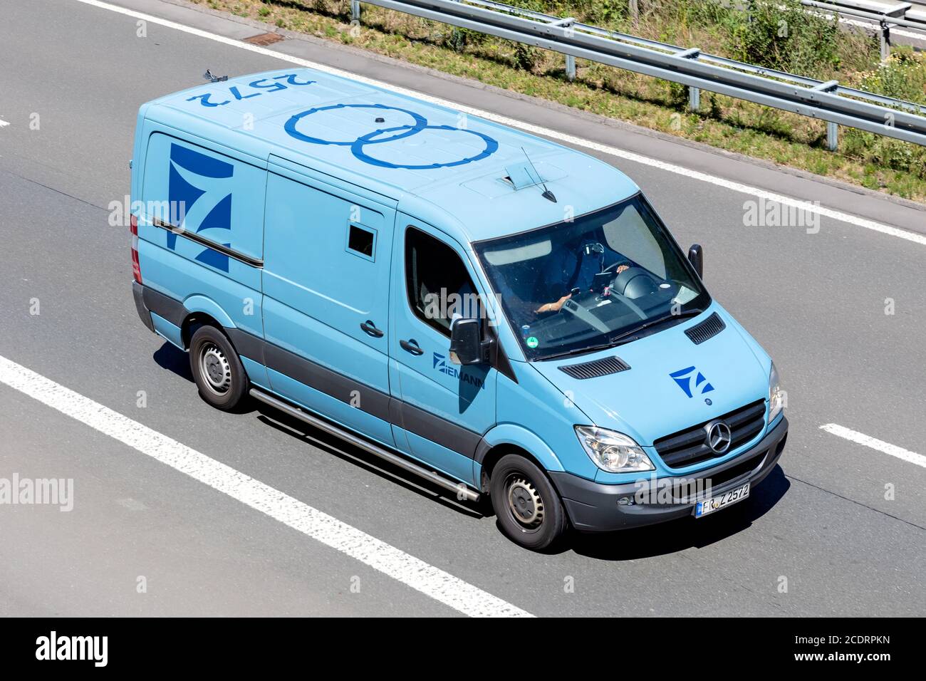 Ziemann Mercedes-Benz Sprinter Sicherheitsvan auf der Autobahn. Stockfoto